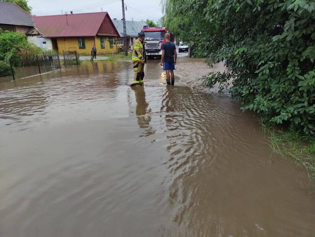 Przeworskie znów pod wodą, potężne straty w rolnictwie [ZDJĘCIA]