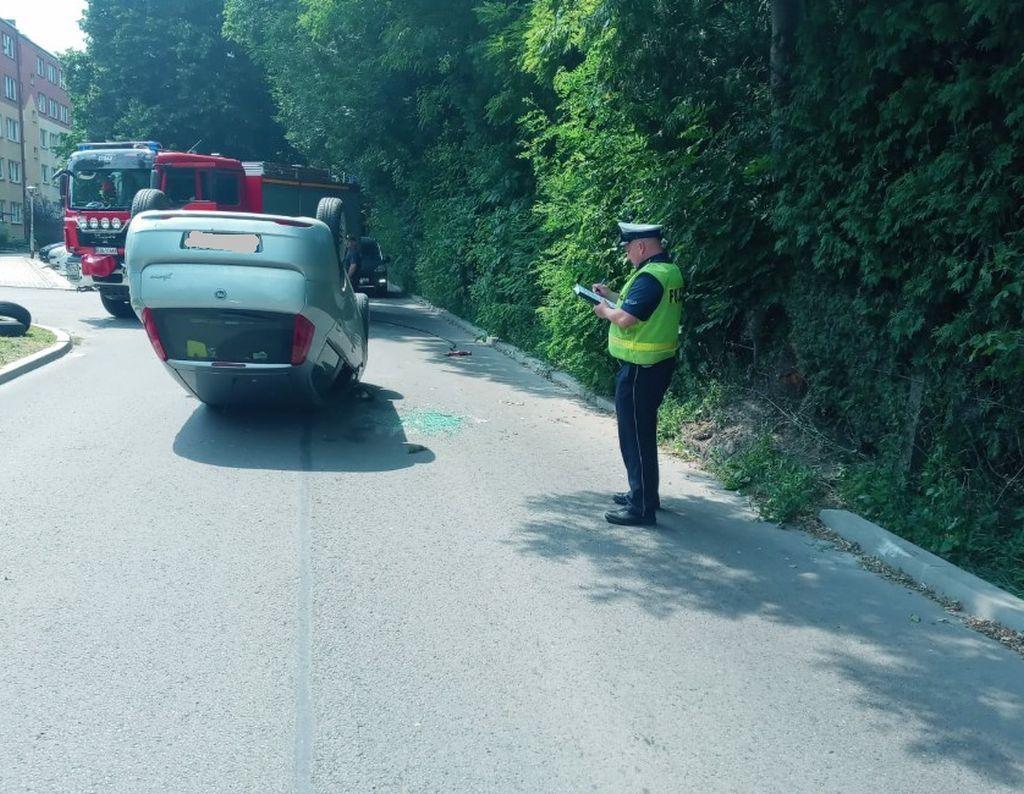 Dachowanie na Bandurskiego w Jarosławiu. 26-latka trafiła do szpitala