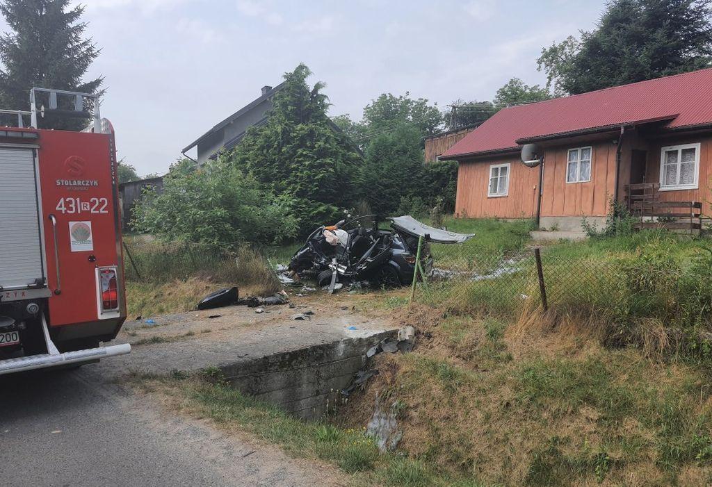 Drugi dziś groźny wypadek na ul. Markiewicza w Pruchniku! Kierowca uderzył w przepust
