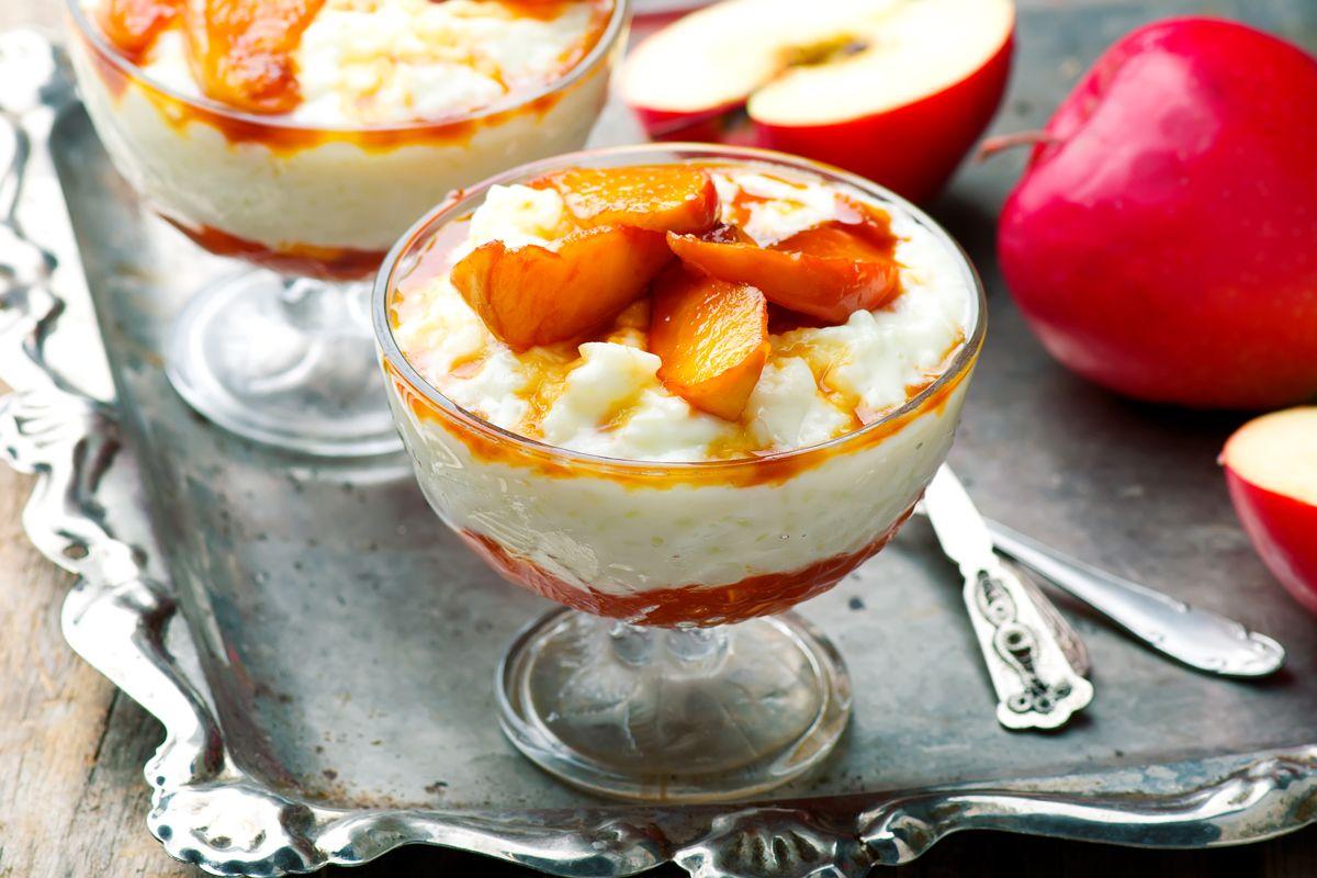Pudding ryżowy z karmelizowanymi jabłkami