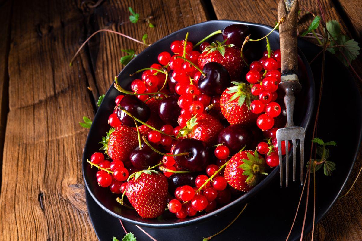 Dieta w rytmie natury. Latem (i nie tylko!) sięgnij po sezonowe warzywa i owoce