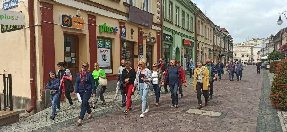Niedzielne Spacerki po Jarosławiu z Przewodnikiem – Miejskie tablice i Pomniki