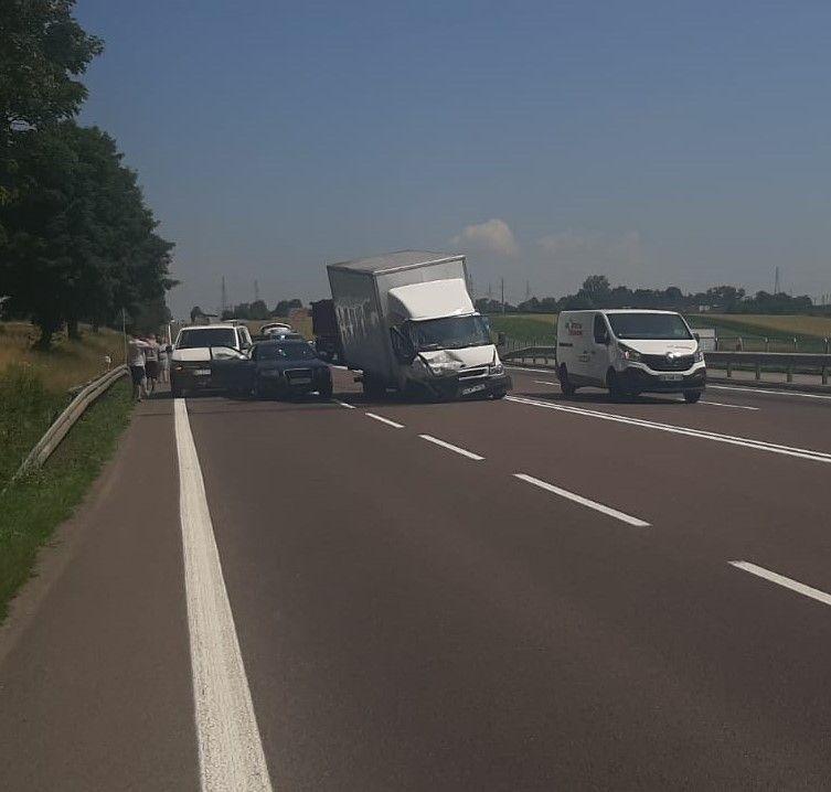Groźnie wyglądajaca kolizja 3 aut w Żurawicy