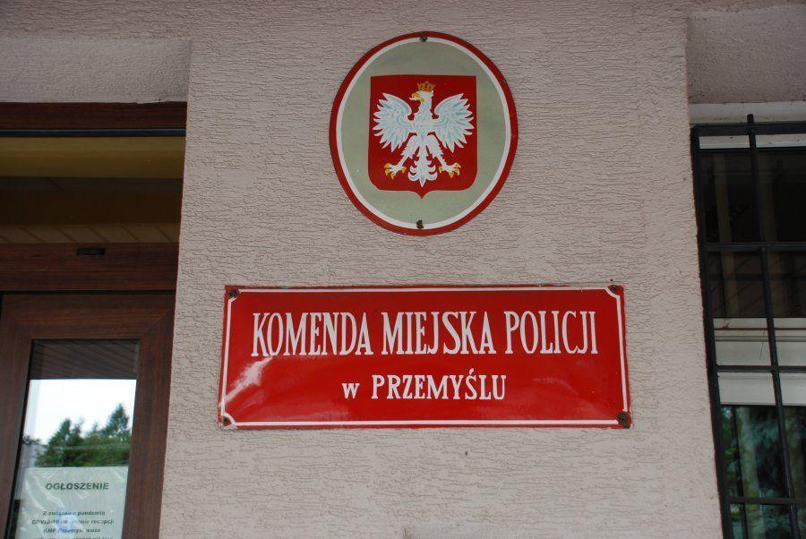 Przemyska policja poszukuje kierowcy niebieskiego hyundaia