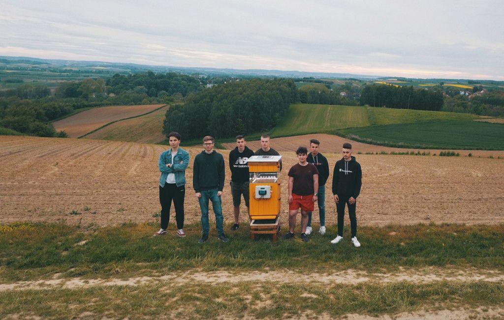 „BeeApp” i „Aleja czystych serc” ze Złotymi Wilkami