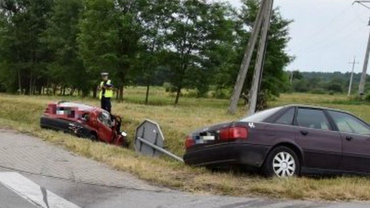 Zderzenie renault i audi. Do szpitala trafiły trzy osoby [ZDJĘCIA]
