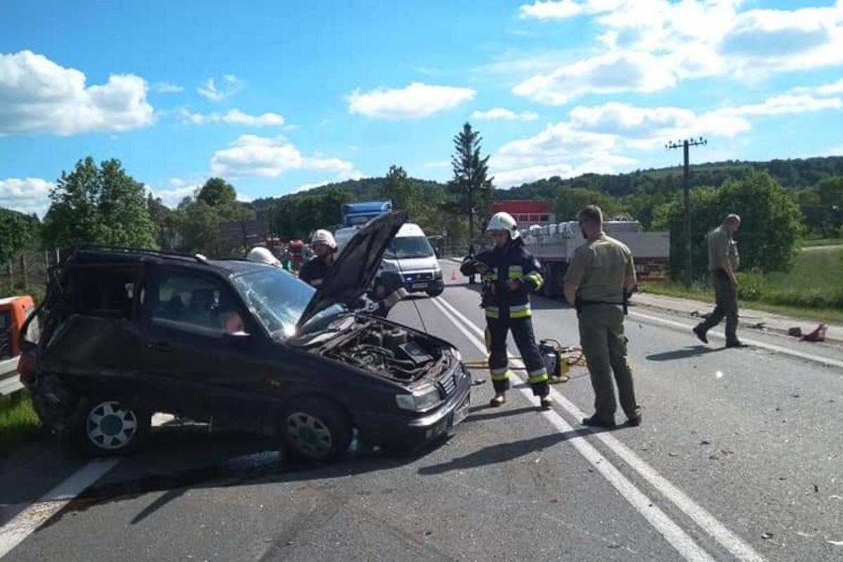 Pogranicznicy pomogli zakleszczonemu w aucie mężczyźnie