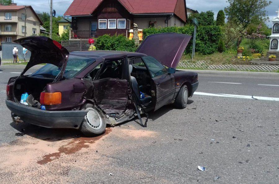 Zderzenie audi i hondy. Jedna osoba trafiła do szpitala [ZDJĘCIA]