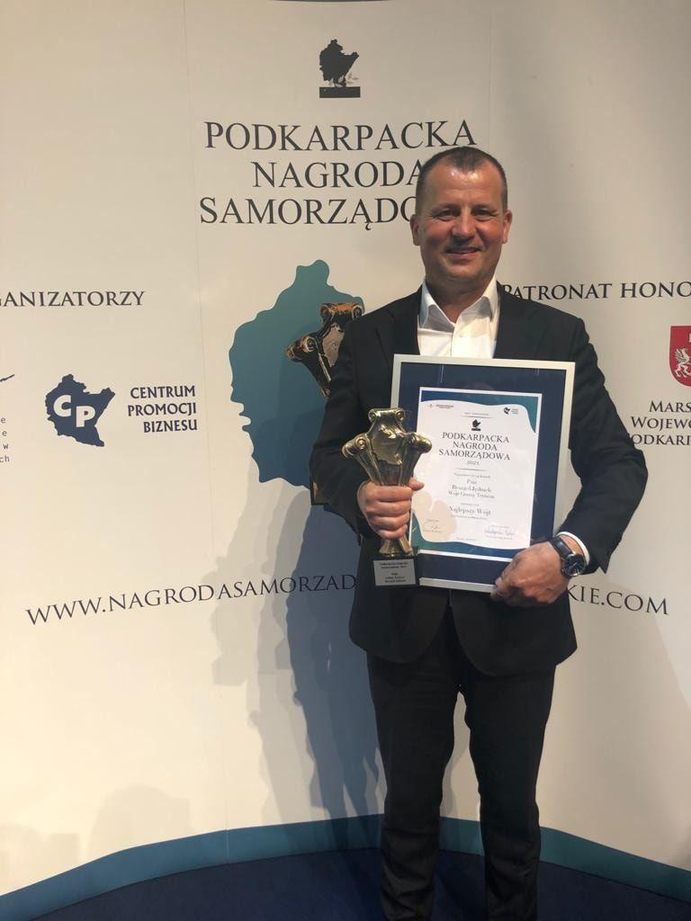 Wójt Ryszard Jędruch z Podkarpacką Nagrodą Samorządową