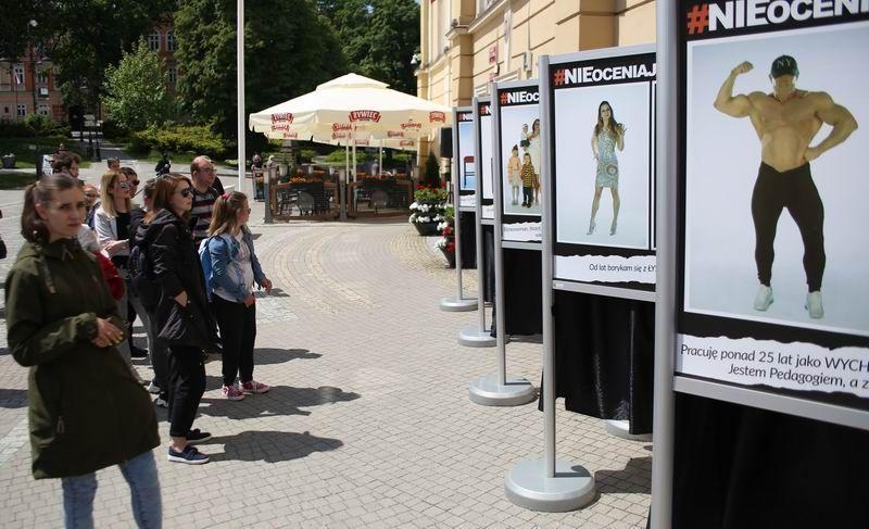 Jednym zdaniem i dwoma zdjęciami opowiedzieli swoją historię [ZDJĘCIA]