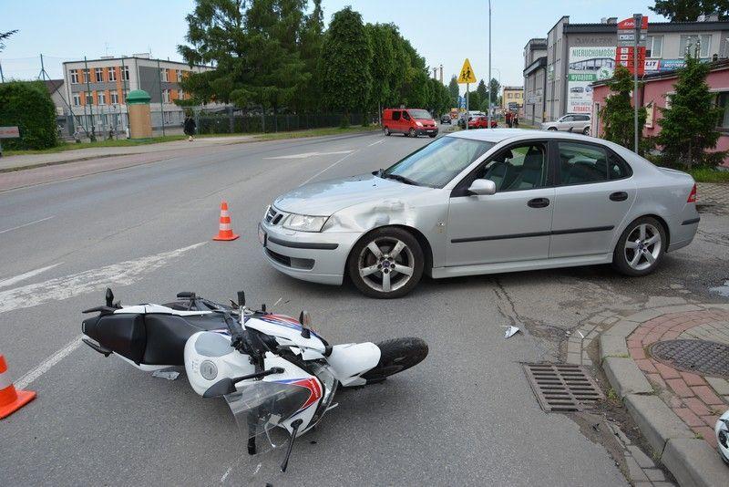 Kierujący saabem nie ustąpił pierwszeństwa przejazdu motocykliście. 16-latek trafił do szpitala