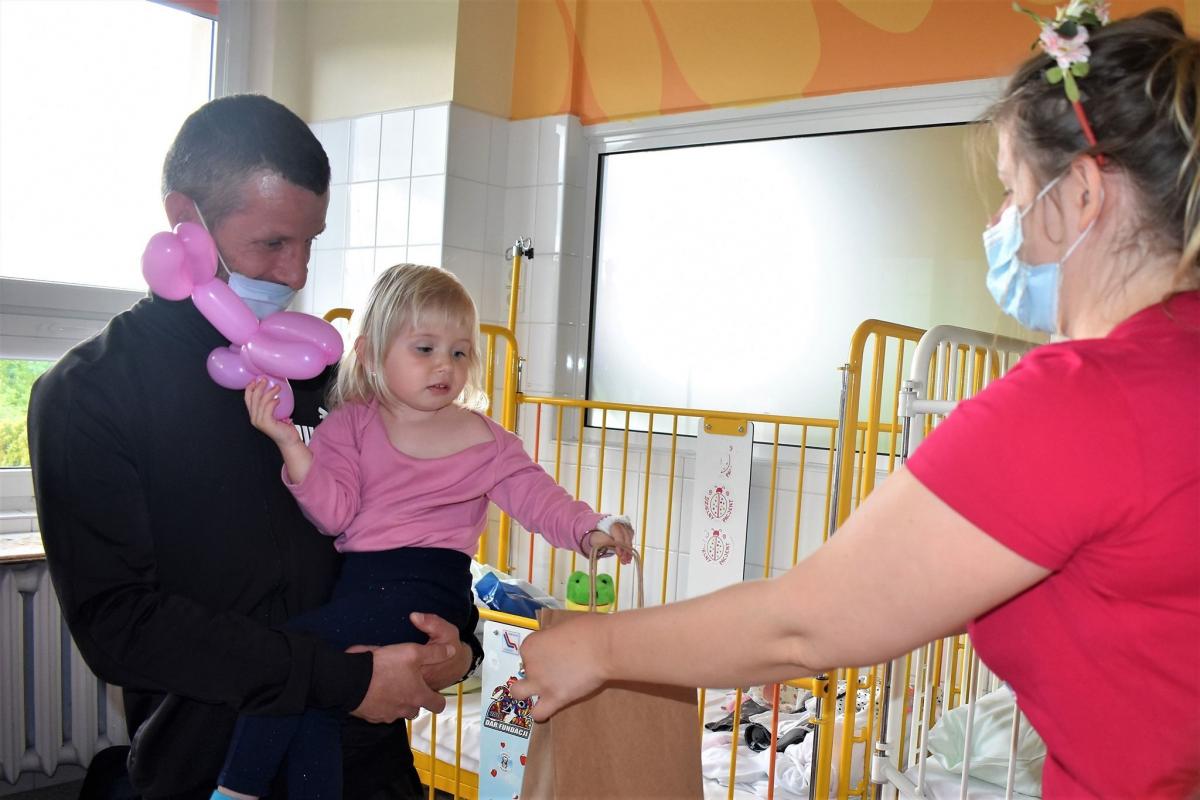 Uśmiechnięci wolontariusze wrócili na szpitalne korytarze [ZDJĘCIA]