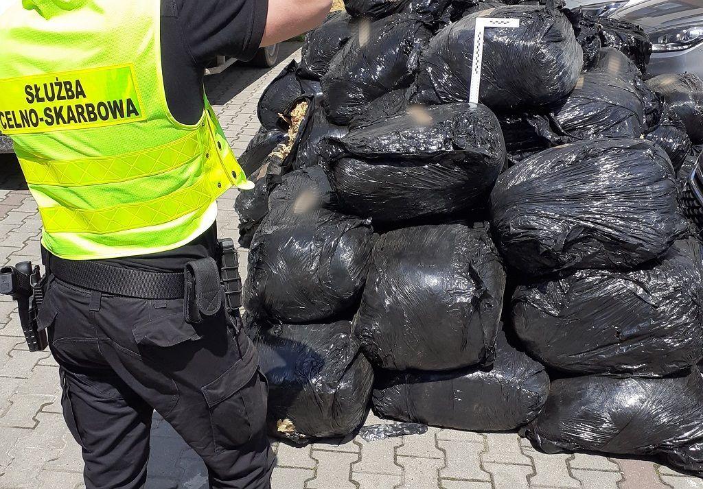 Susz ukryty w ładunku ziemniaków ujawniony na autostradzie A4 [ZDJĘCIA]