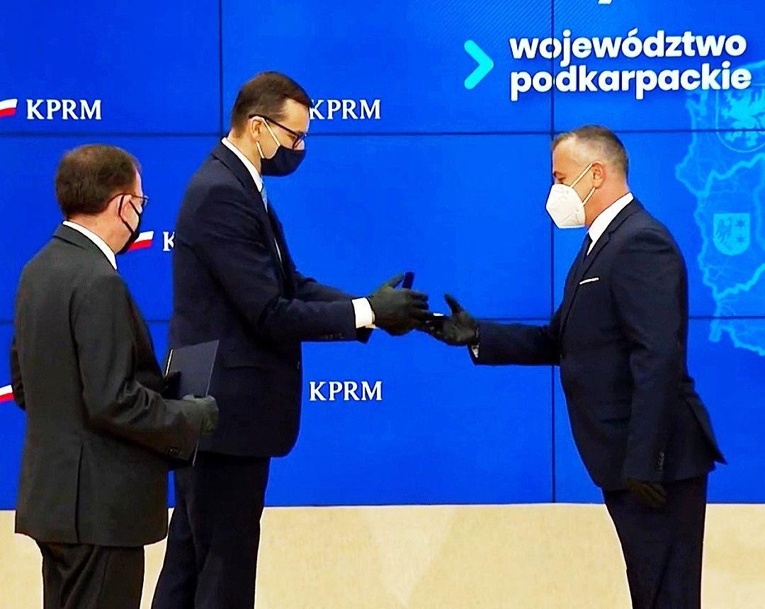 Wójt Fredropola Mariusz Śnieżek nagrodzony przez premiera