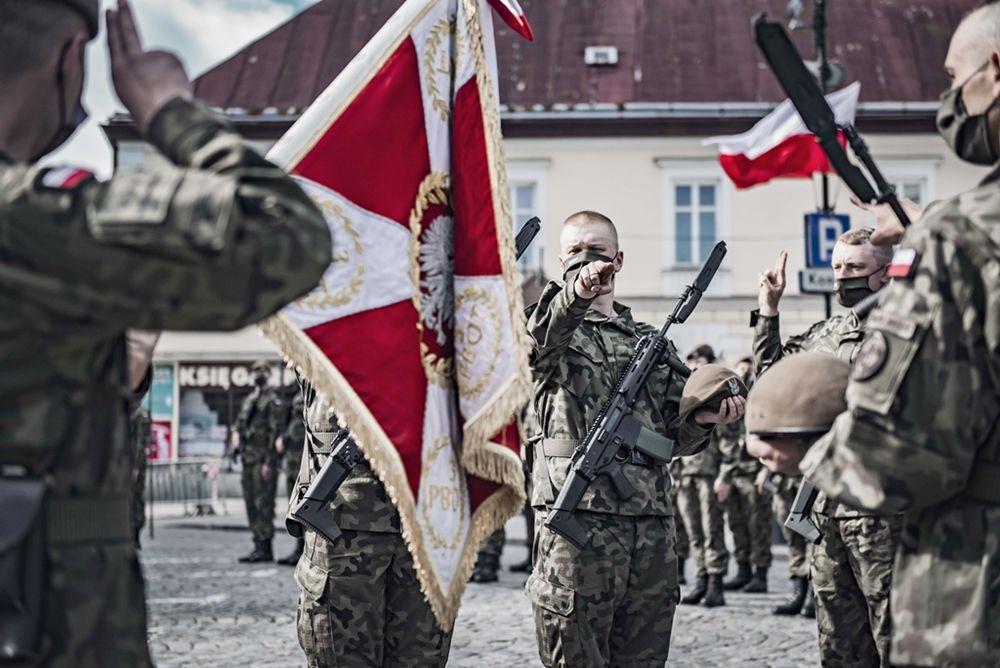 Minister obrony narodowej Mariusz Błaszczak uczestniczył w zaprzysiężeniu terytorialsów