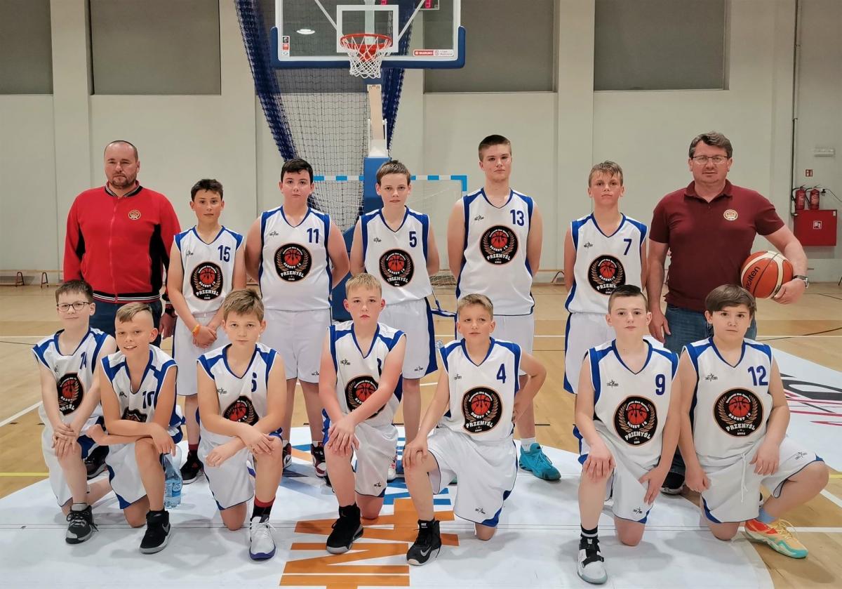 Surowa lekcja dla młodzików UKS Basket 15 Przemyśl