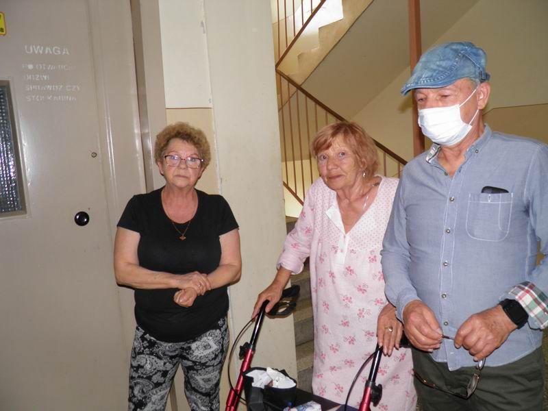 Winda strachu w wieżowcu.  Pomiędzy piętrami utknął 10-latek, ciężarna kobieta i kilku lokatorów