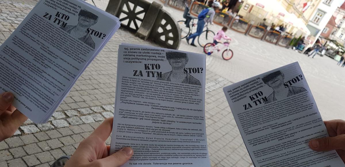 Przypomnieli przemyślanom o Dniu Przeciw Homofobii, Transfobii, Bifobii [ZDJĘCIA]