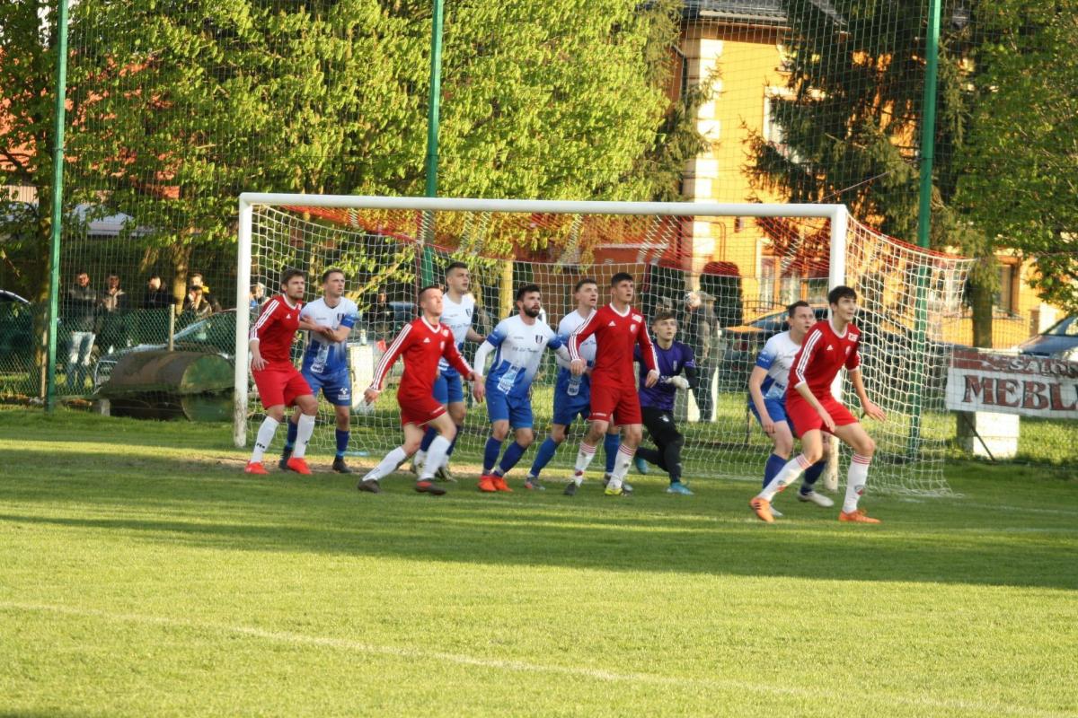 MKS Kańczuga ucieka. Cztery bramki Radosława Hojdaka