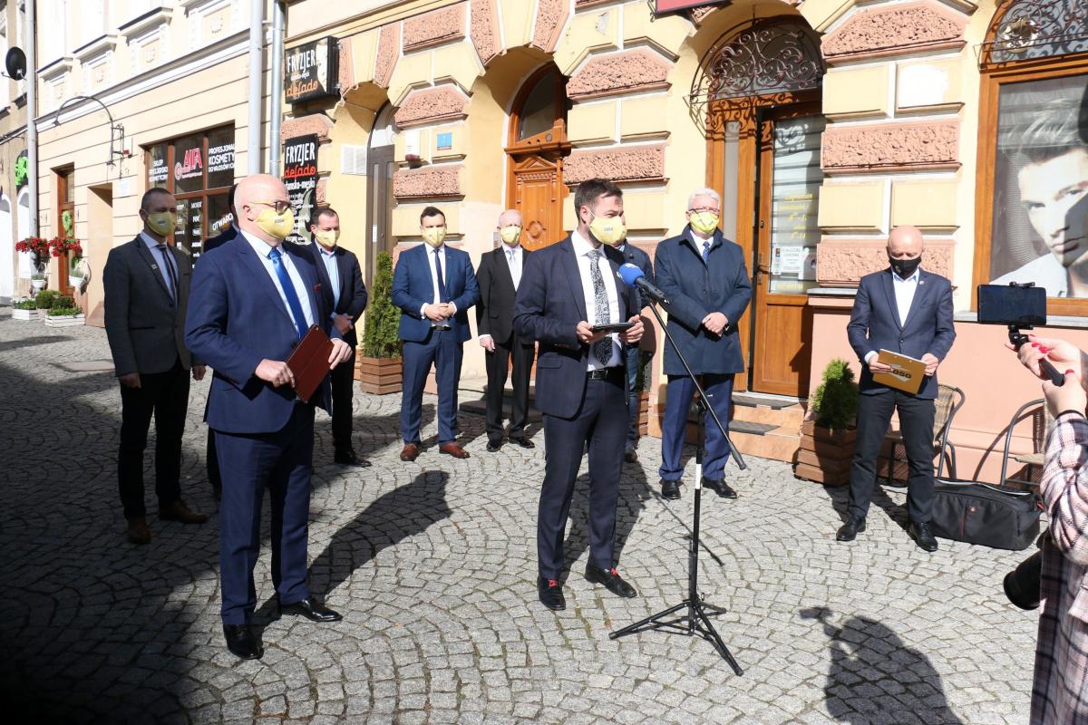 Ruch Hołowni sygnalizuje swoją obecność