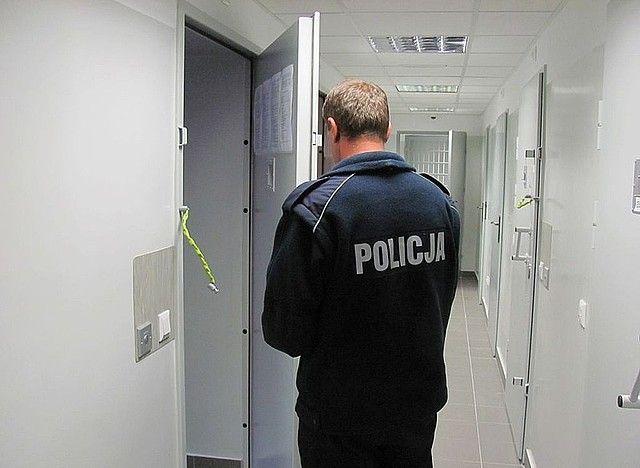 43-letni przemyślanin podejrzany o znęcanie się nad ojcem