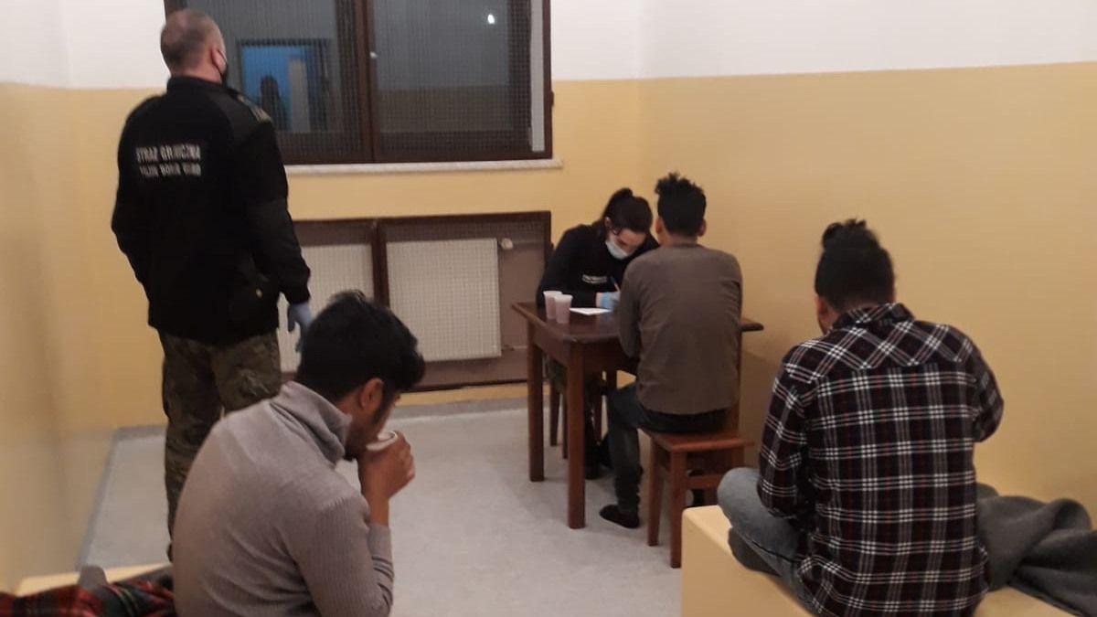 Nepalczycy ujęci w drodze do Hiszpanii