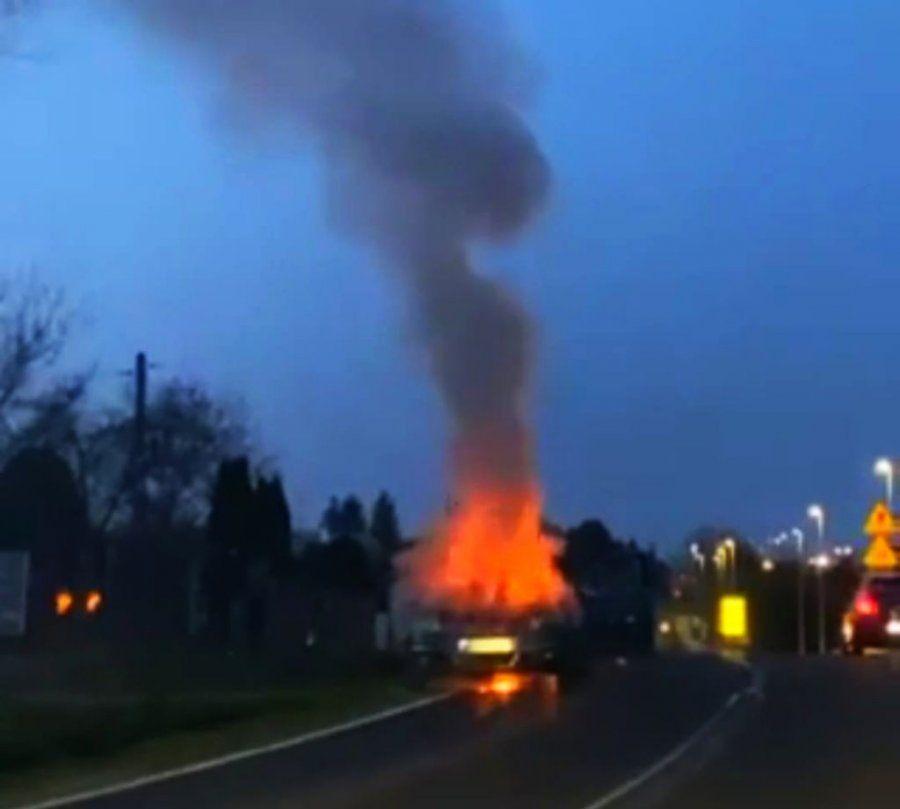 W Widnej Górze podczas jazdy zapalił się samochód