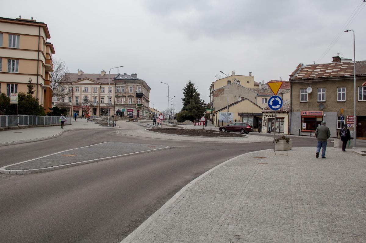 Ronda przy placu Mickiewicza już mają swoich patronów: Haftka i Dietziusa