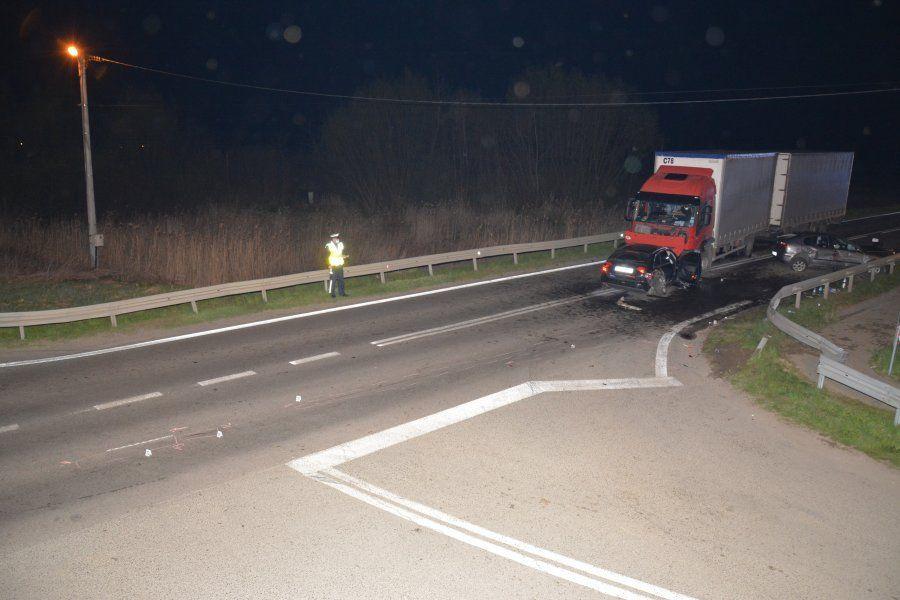 8 osób rannych po zderzeniu trzech pojazdów