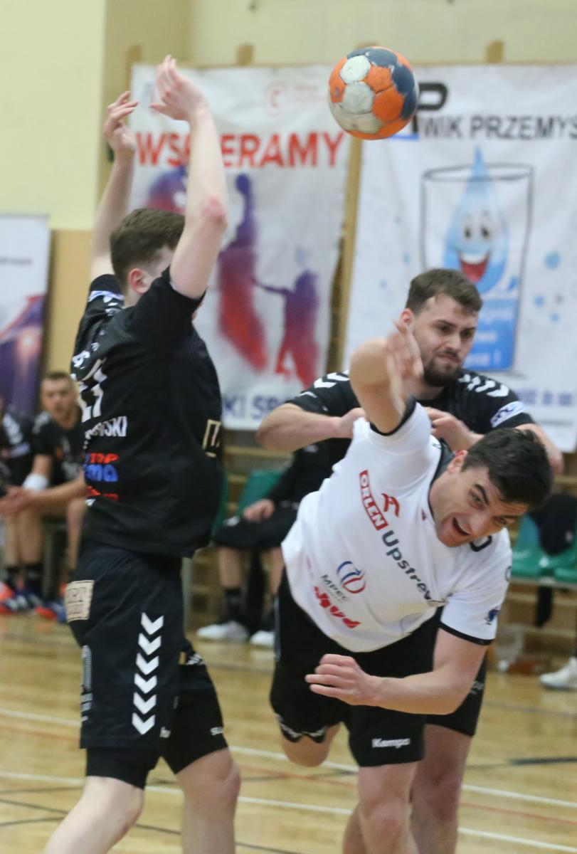 Popis „Stołka”. Wszystko mają w swoich rękach  