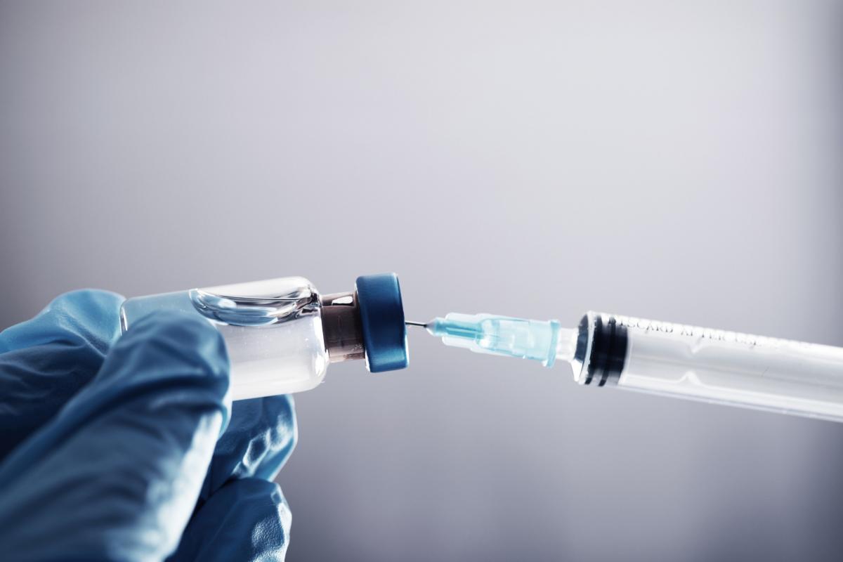 Związek pomiędzy szczepieniem a zgonem? Szpital dementuje i wyjaśnia doniesienia raportu o NOP