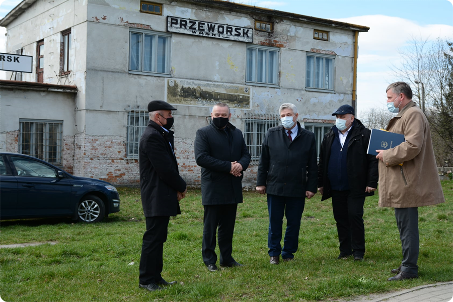 Parking już w budowie, dworzec za chwilę
