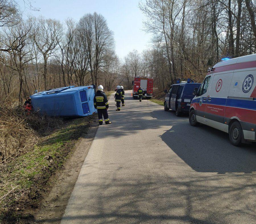 Doprowadził do wywrócenia ciężarowego mercedesa [ZDJĘCIA]