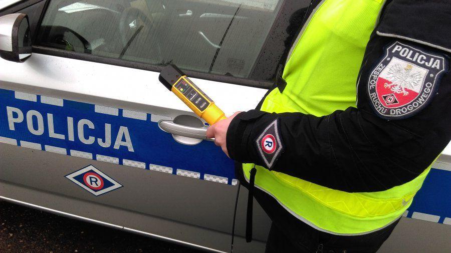Uszkodziła auto, ogrodzenie i lustro. Przemyślanka miała 2 promile