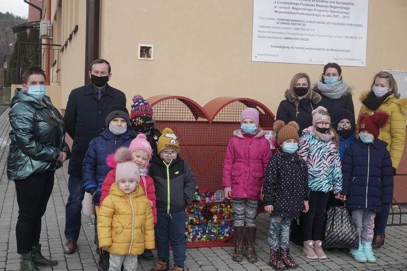 Babice też się chwalą serduszkiem: – Nakrętki zbieramy od lat!