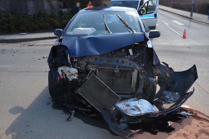 Zderzenia toyoty z oplem. Dwoje uczestników odniosło obrażenia [ZDJĘCIA]
