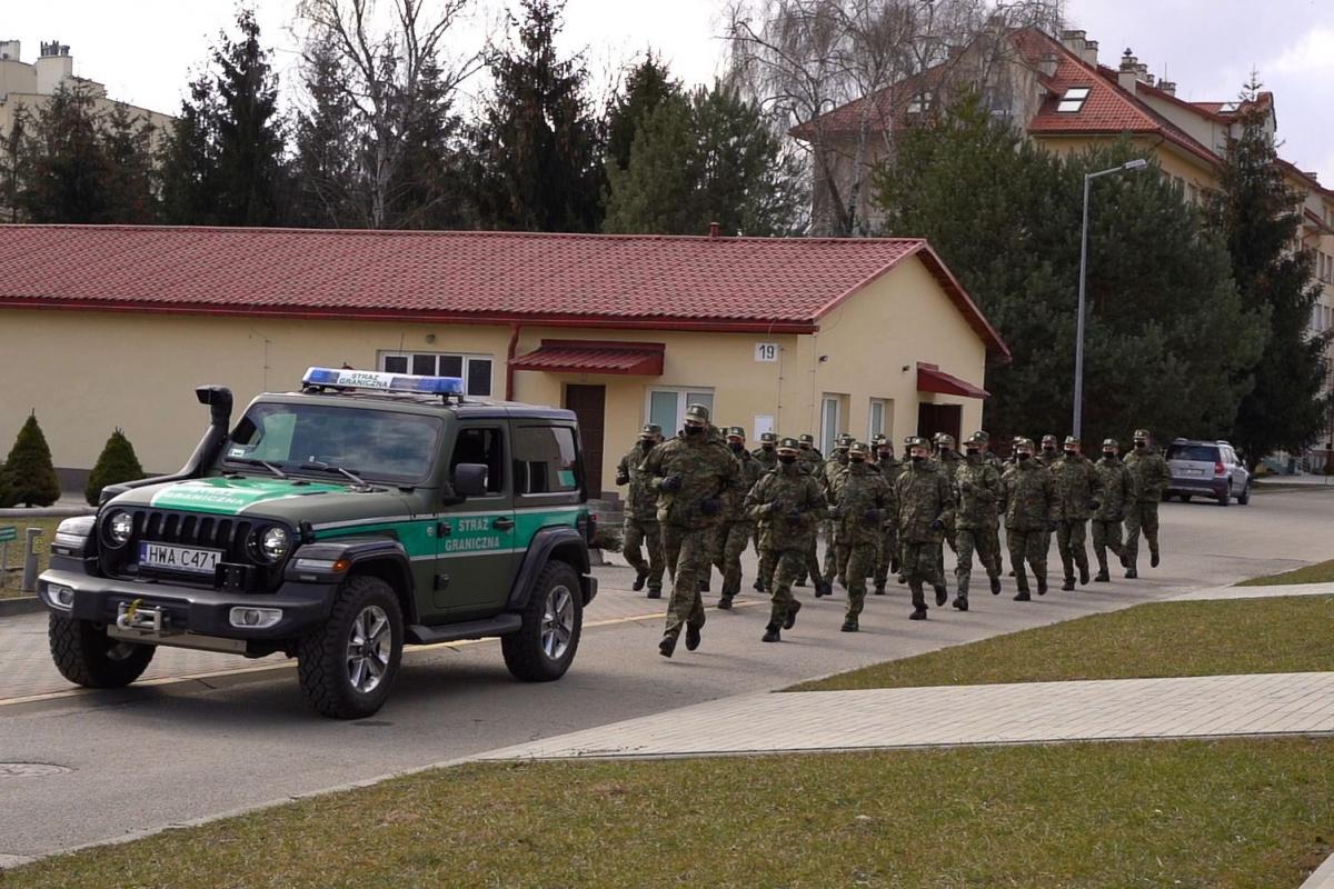 Funkcjonariusze Bieszczadzkiego Oddziału SG przebiegli „kilometr dla Moniki” [WIDEO]