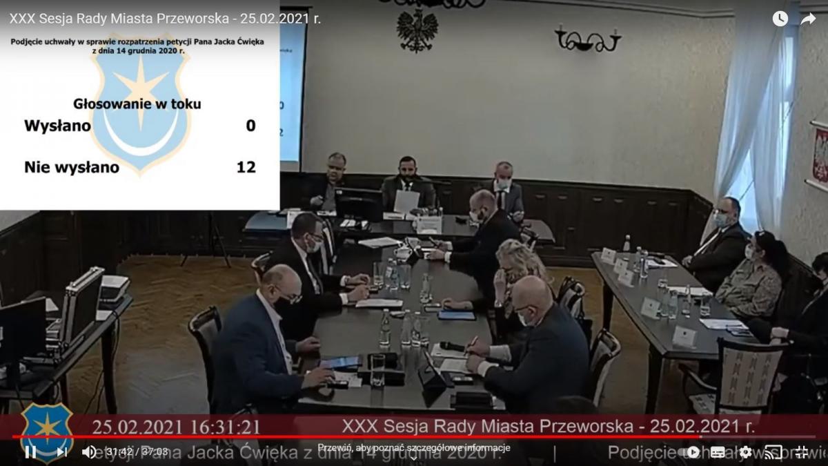Gwarancje bezpieczeństwa szczepionek i wycofanie obostrzeń pandemicznych. Radni Przeworska rozpatrywali petycje