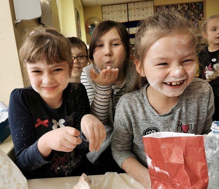 „Czwórka” budzącą się szkołą