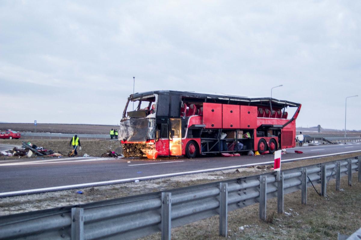 Tragiczny wypadek autokaru. 6 osób nie żyje