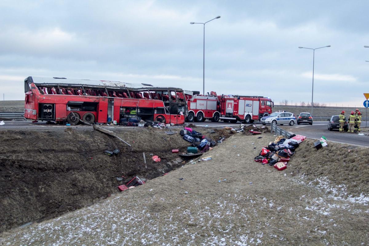 [AKTUALIZACJA] Tragiczny wypadek na autostradzie A4. Mniejsza liczba ofiar śmiertelnych [ZDJĘCIA]