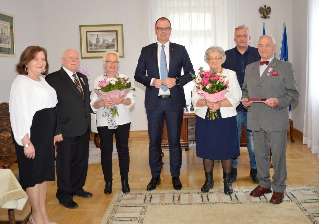 Udekorowani medalami za długoletnie pożycie małżeńskie [ZDJĘCIA]