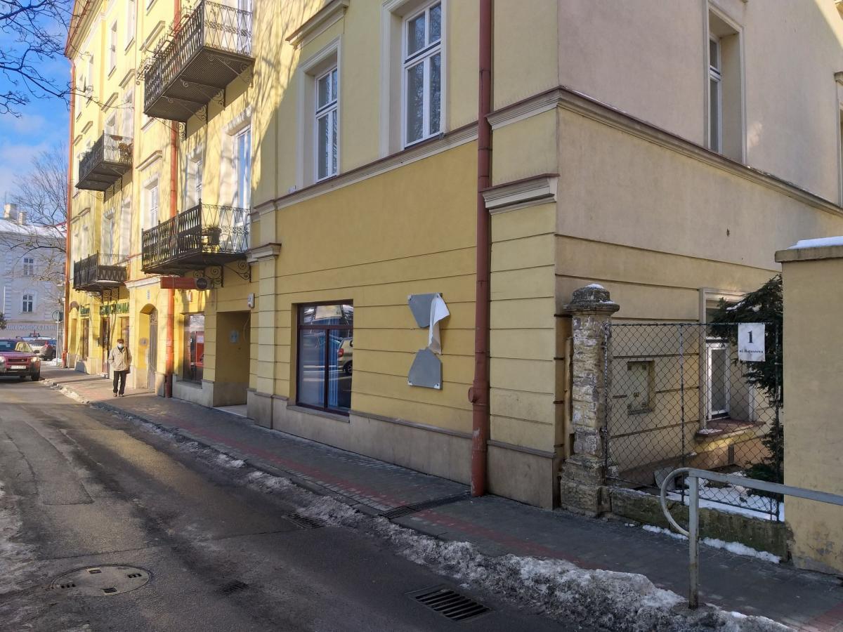 Sprawca zniszczenia pamiątkowej tablicy zatrzymany