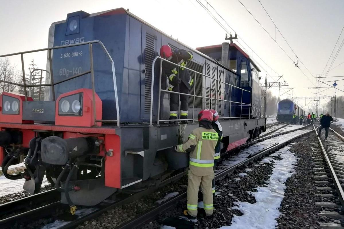 Zderzenie pociągu pośpiesznego z lokomotywą [ZDJĘCIA]
