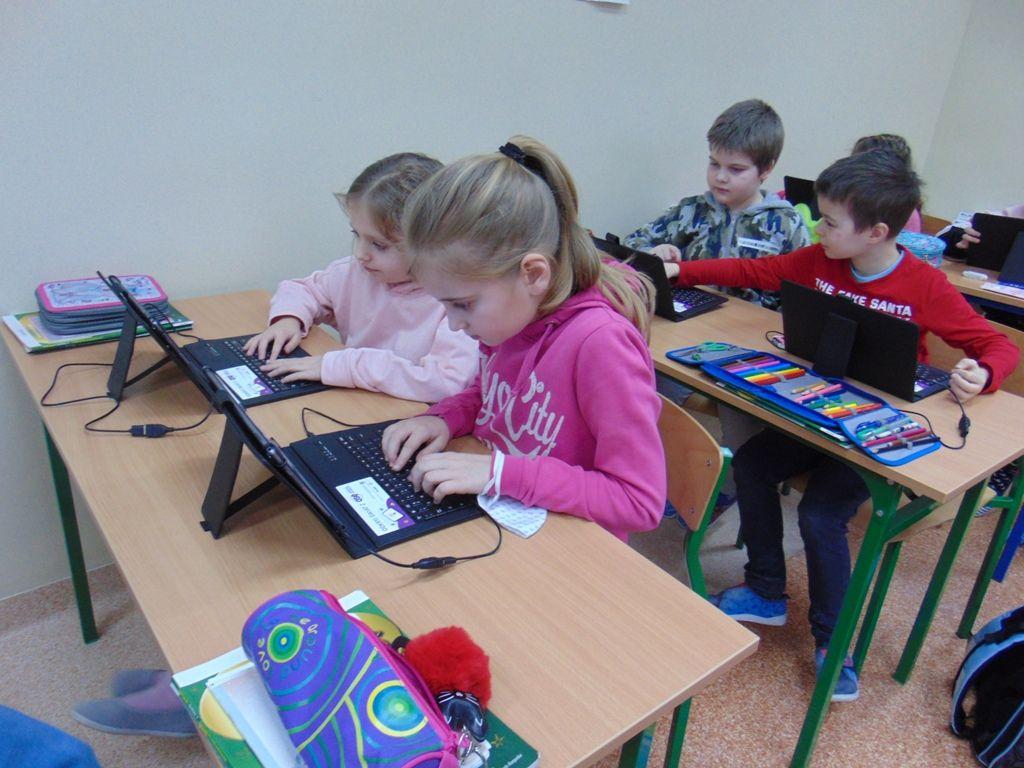 Kolejne tablety dotarły do szkół