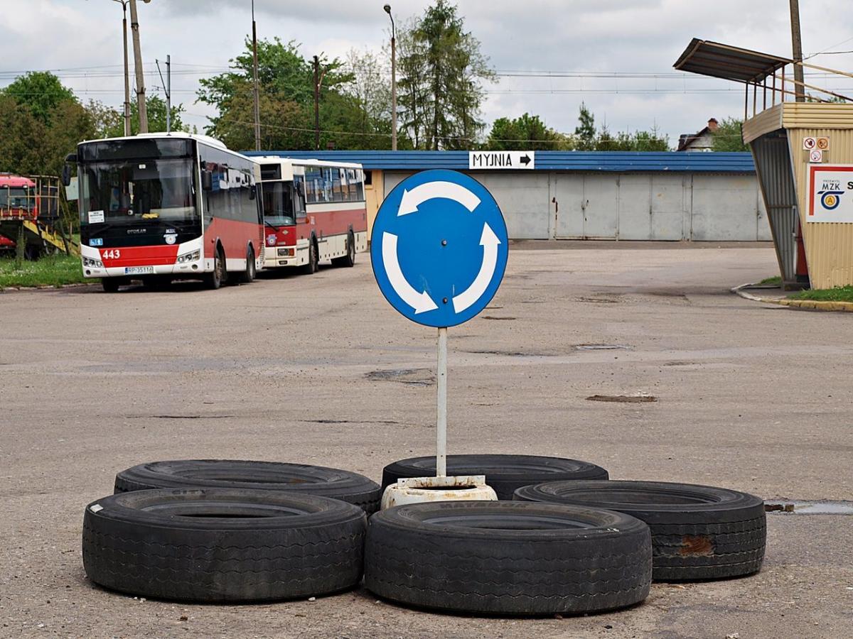 Sejmik zgadza się na przeniesienie parkingu z terenu MZK. Miasto: nie mamy innego miejsca