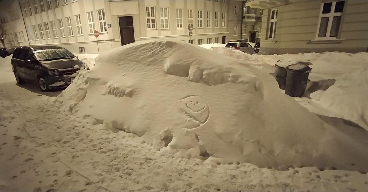 Przemyśl: Śnieg kontra samochody [ZDJĘCIA]