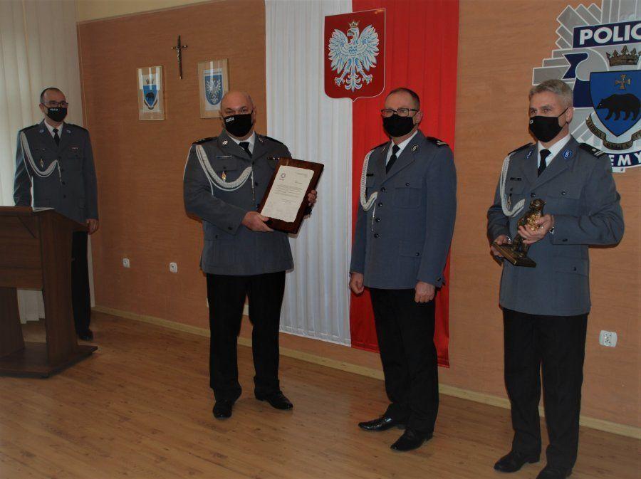 Przemyscy policjanci pożegnali swojego komendanta. Podinsp. Mazur służył 26 lat