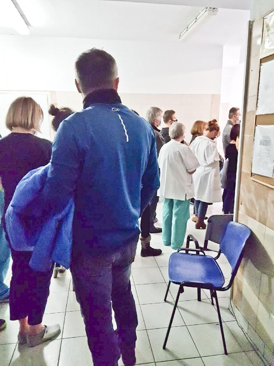 Chaos przy szczepieniach lekarzy?  Szpital: „To było zdarzenie incydentalne”