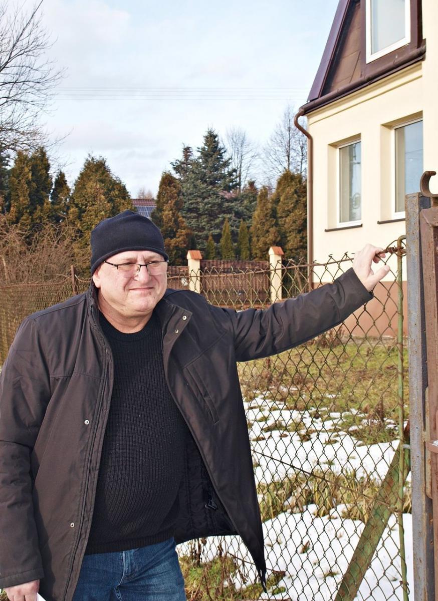 – Jedyne, co mogę zrobić, to płacić podatki, sprzątać oraz kosić trawę – skarży się pan Włodzimierz